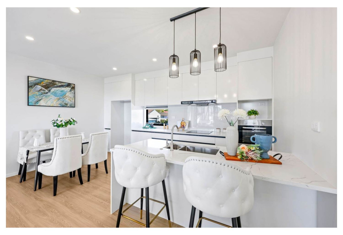 For rent, 4 beds 3.5 baths townhouse with garage, available 3rd July, 24C Tomintoul Place, Highland Park, Auckland