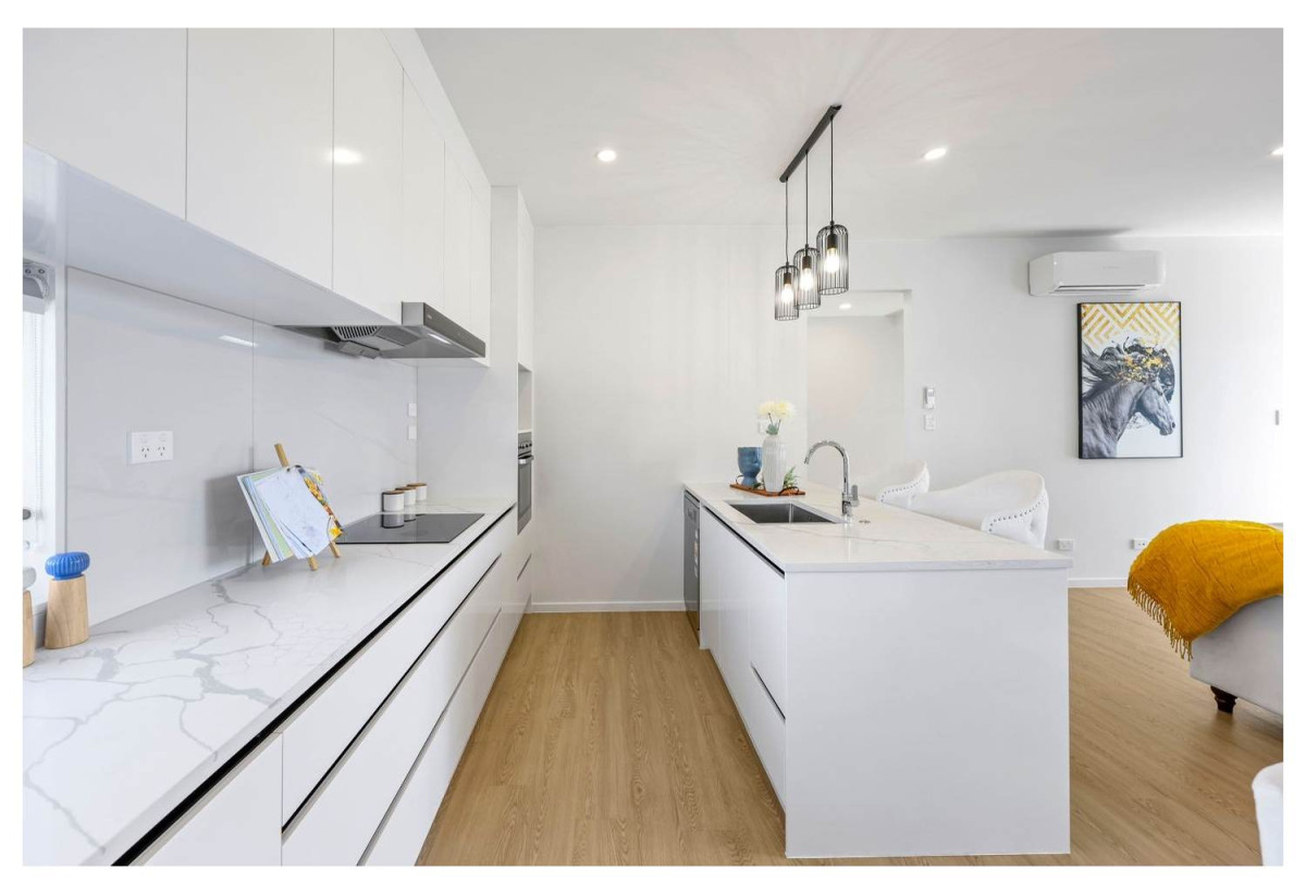 For rent, 4 beds 3.5 baths townhouse with garage, available 3rd July, 24C Tomintoul Place, Highland Park, Auckland