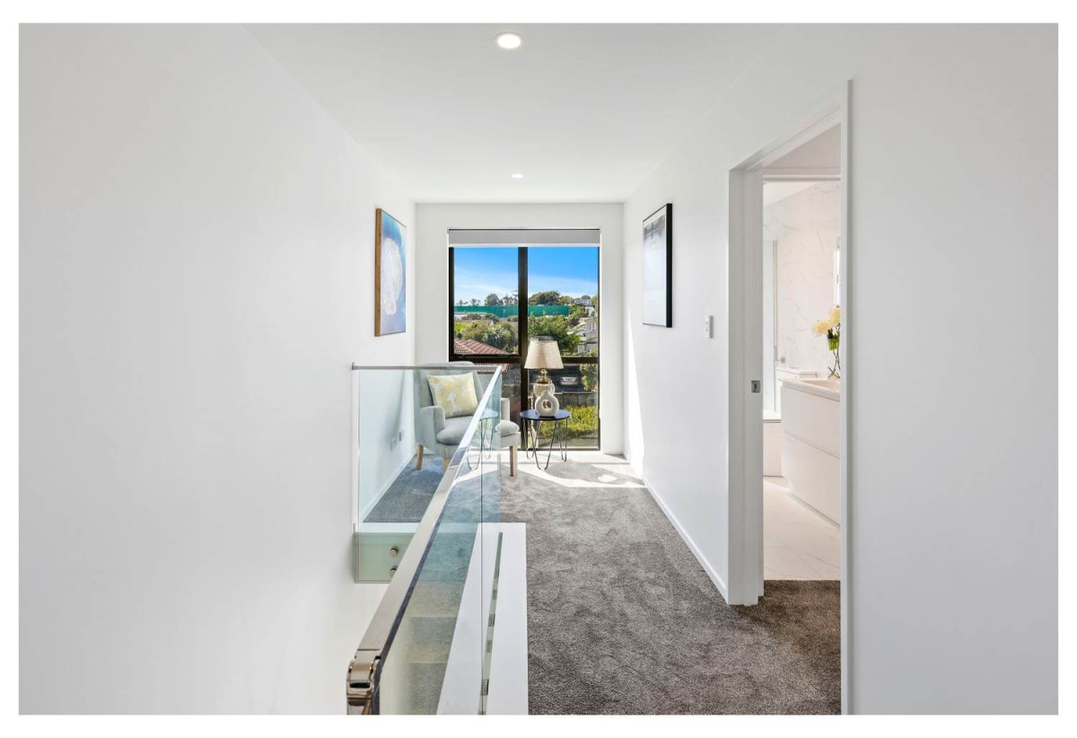 For rent, 4 beds 3.5 baths townhouse with garage, available 3rd July, 24C Tomintoul Place, Highland Park, Auckland