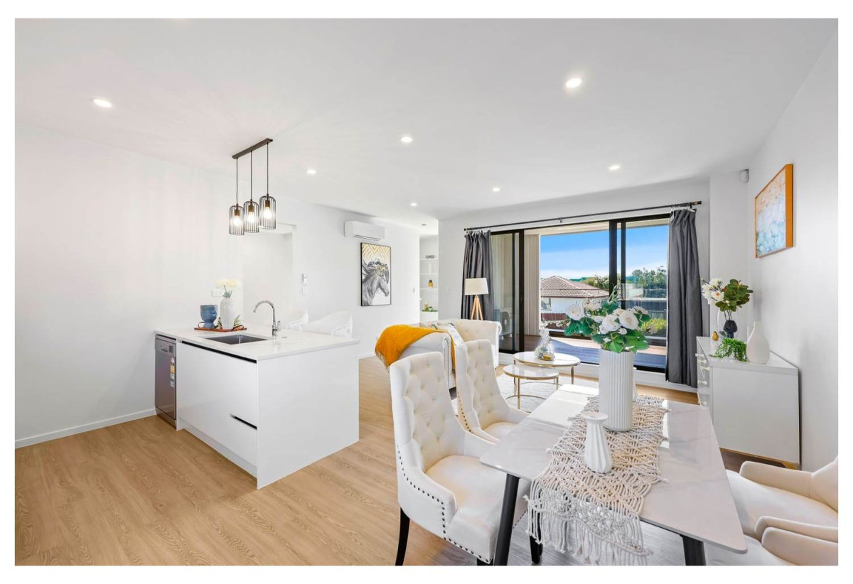 For rent, 4 beds 3.5 baths townhouse with garage, available 3rd July, 24C Tomintoul Place, Highland Park, Auckland