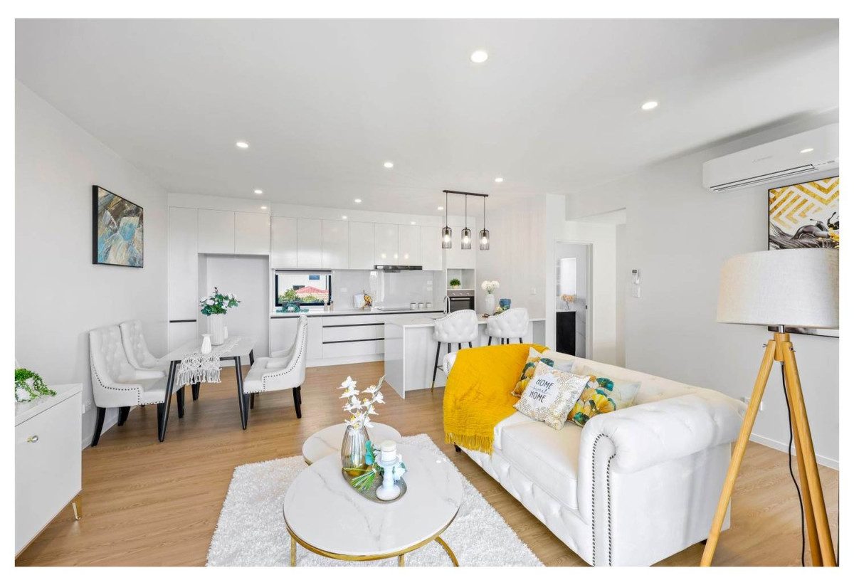 For rent, 4 beds 3.5 baths townhouse with garage, available 3rd July, 24C Tomintoul Place, Highland Park, Auckland