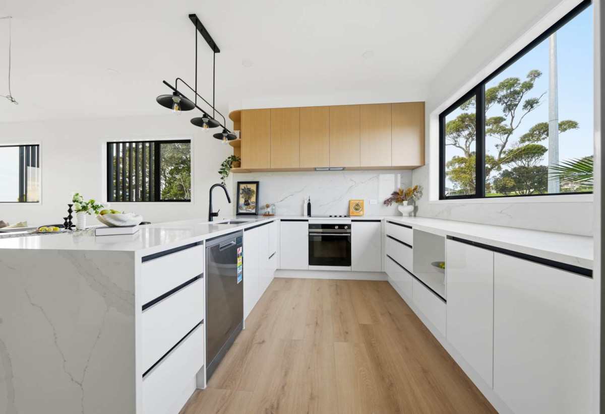 178m2 Brandnew 4 beds 3.5 baths home with garage, 1 bed 1 bath ground floor, 0.7 km to Howick College, Lot 1/129 Cook Street, Howick, Auckland