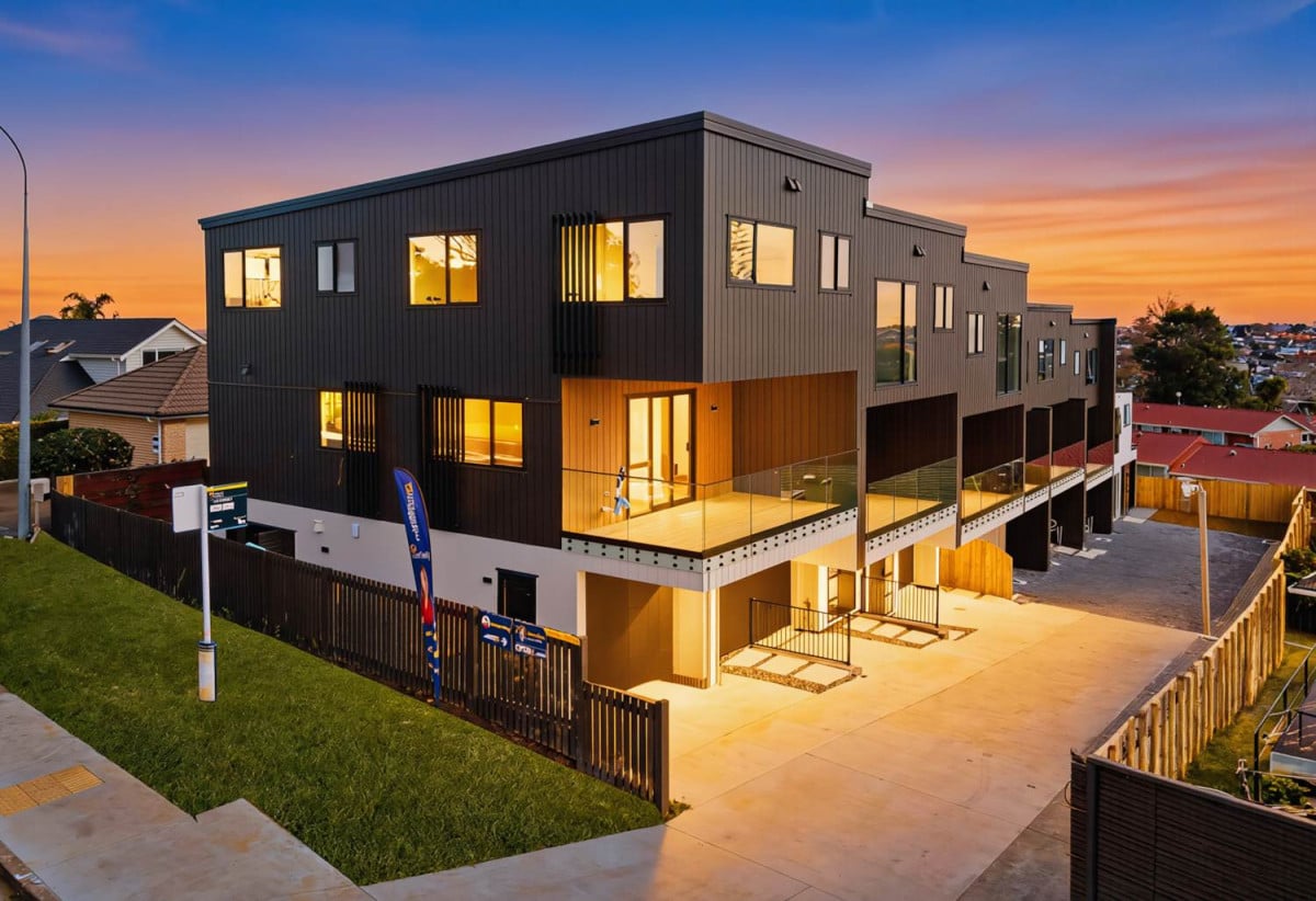 178m2 Brandnew 4 beds 3.5 baths home with garage, 1 bed 1 bath ground floor, 0.7 km to Howick College, Lot 1/129 Cook Street, Howick, Auckland