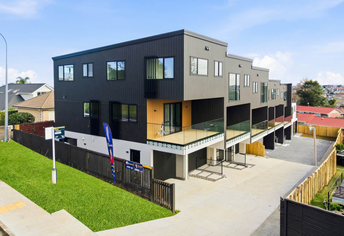 178m2 Brandnew 4 beds 3.5 baths home with garage, 1 bed 1 bath ground floor, 0.7 km to Howick College, Lot 1/129 Cook Street, Howick, Auckland