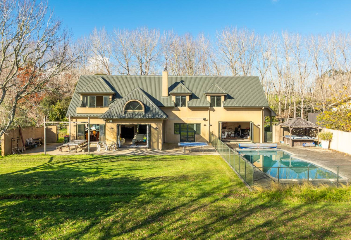Exceptional 4.26ha Landholding Poised for Growth, 5 beds + office room 4 baths house with standalone double garage and swimming pool, 210 Fred Taylor Drive, Whenuapai, Auckland