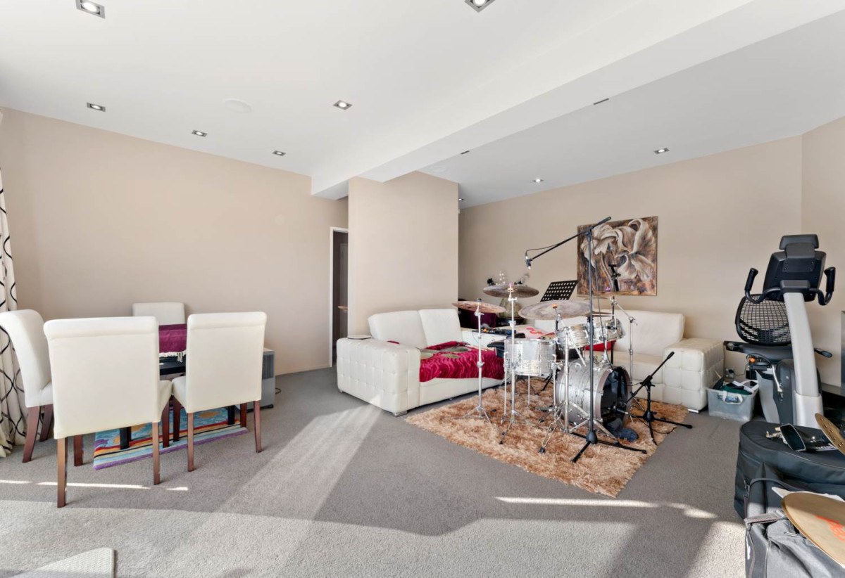 Exceptional 4.26ha Landholding Poised for Growth, 5 beds + office room 4 baths house with standalone double garage and swimming pool, 210 Fred Taylor Drive, Whenuapai, Auckland