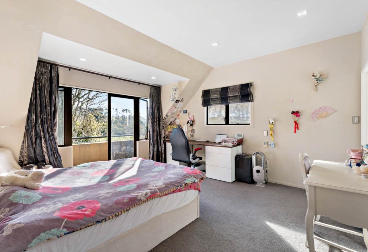 Exceptional 4.26ha Landholding Poised for Growth, 5 beds + office room 4 baths house with standalone double garage and swimming pool, 210 Fred Taylor Drive, Whenuapai, Auckland