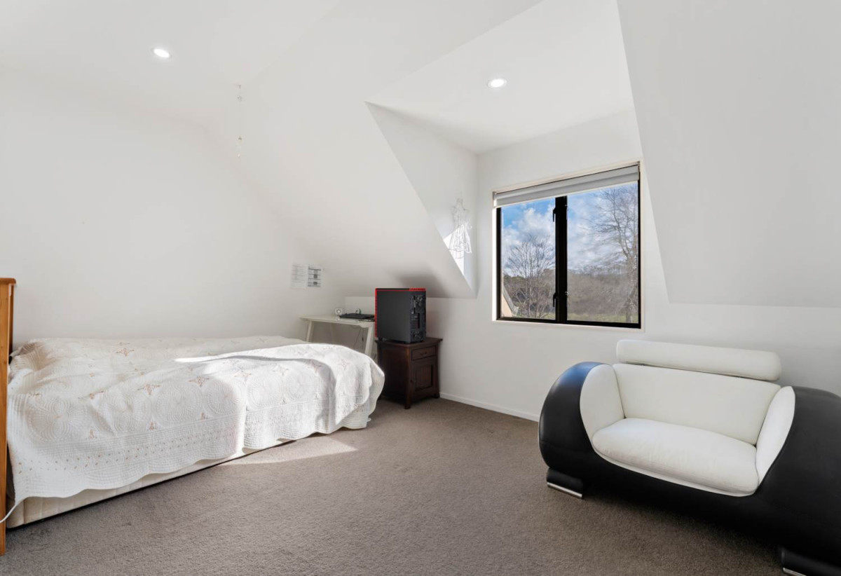 Exceptional 4.26ha Landholding Poised for Growth, 5 beds + office room 4 baths house with standalone double garage and swimming pool, 210 Fred Taylor Drive, Whenuapai, Auckland