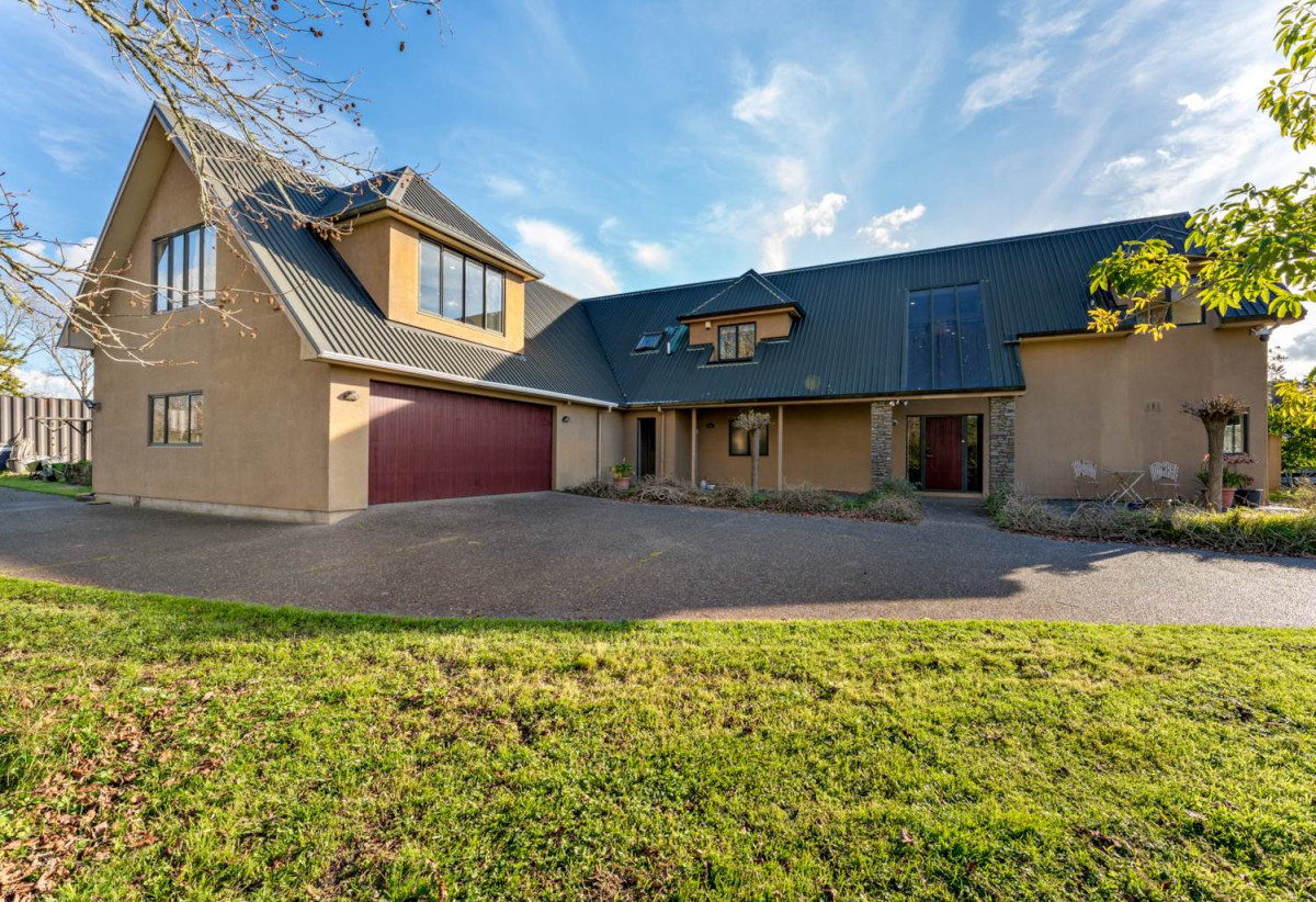 Exceptional 4.26ha Landholding Poised for Growth, 5 beds + office room 4 baths house with standalone double garage and swimming pool, 210 Fred Taylor Drive, Whenuapai, Auckland