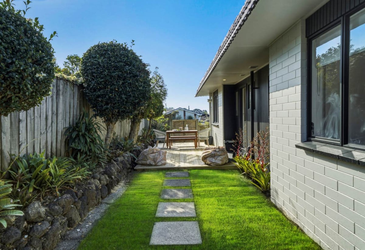 Double Westlake school zone & Rangitoto Views, Renovated 3 beds 1 bath home with a single garage, 1/29 Aberdeen Road, Castor Bay, Auckland