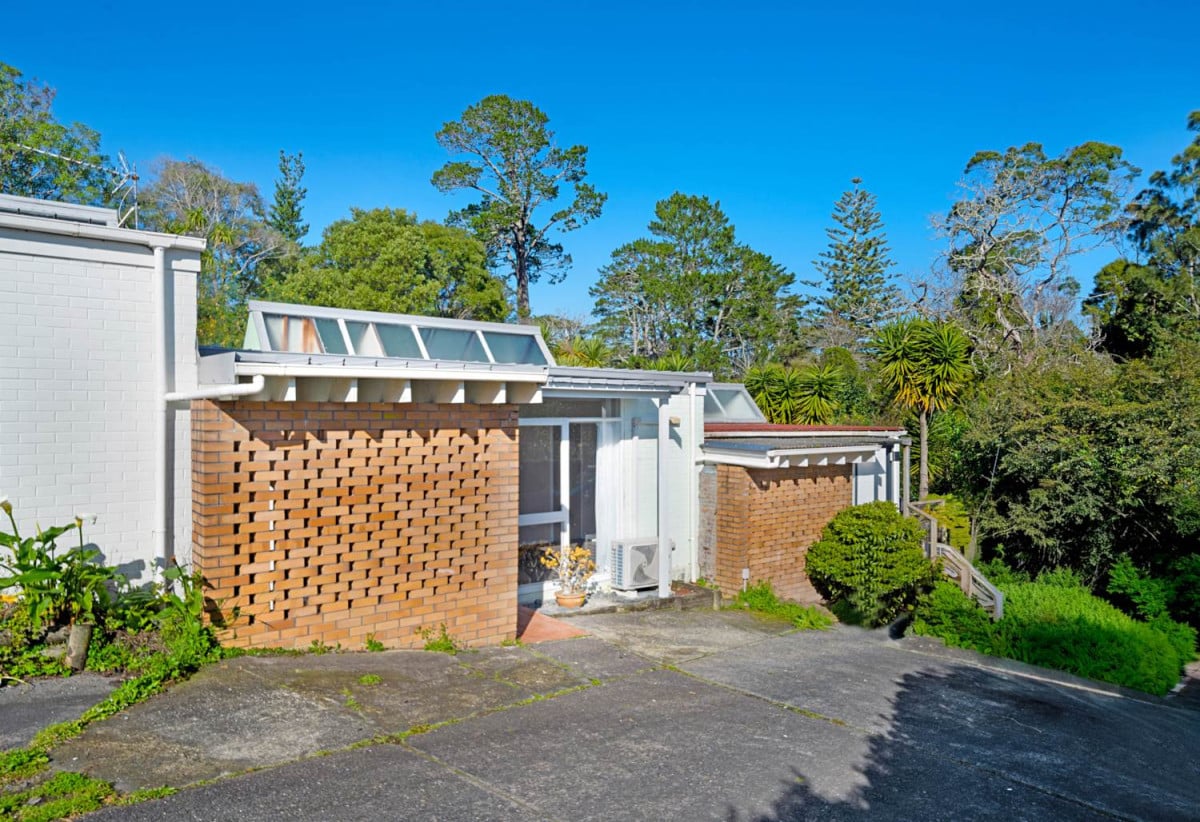 Renovated 2 beds 1 bath home with car park, 0.6 km to Lynfield College, 3/20 Orcades Place, Lynfield, Auckland