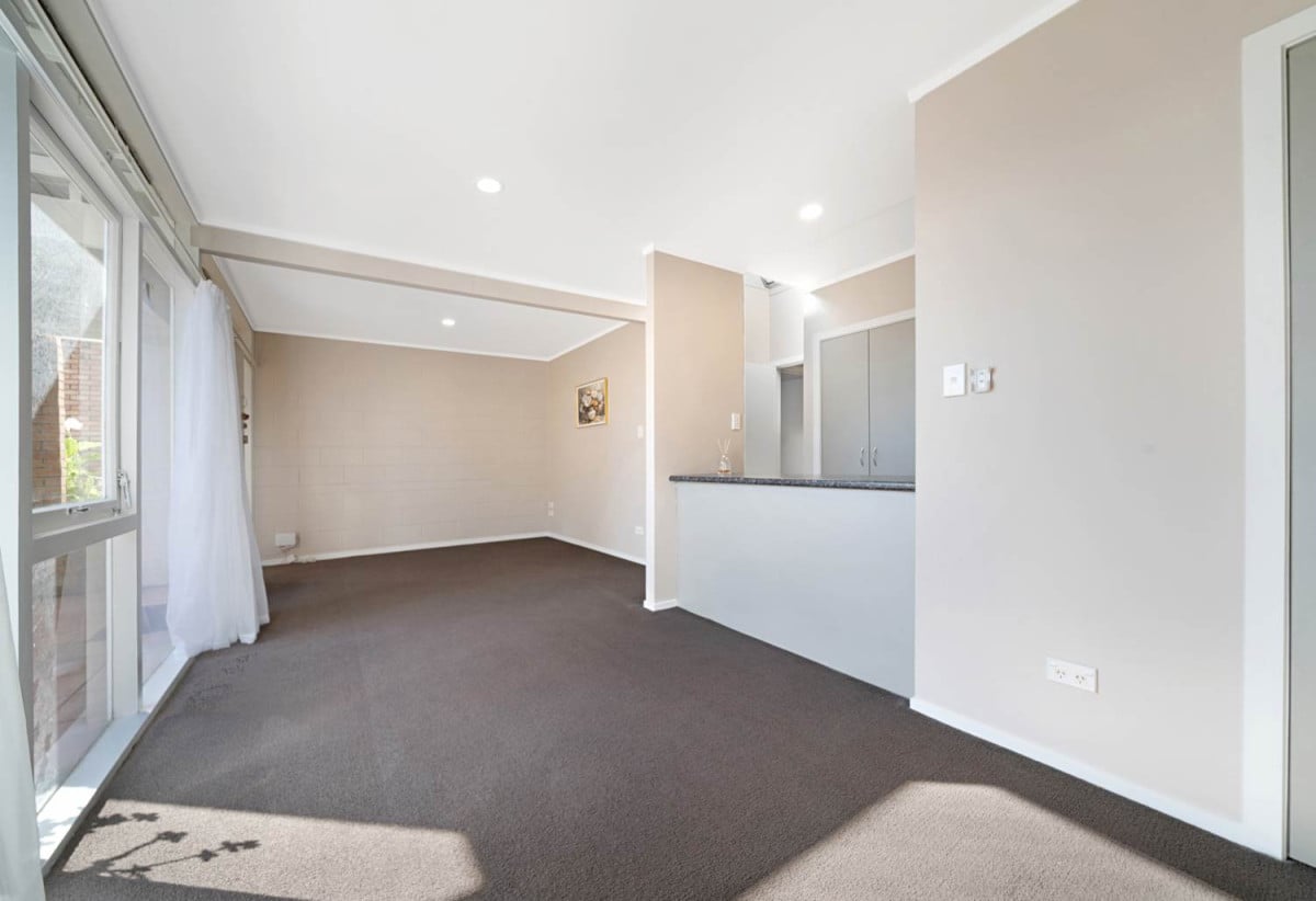 Renovated 2 beds 1 bath home with car park, 0.6 km to Lynfield College, 3/20 Orcades Place, Lynfield, Auckland