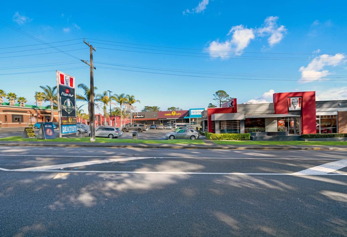 Renovated 2 beds 1 bath home with car park, 0.6 km to Lynfield College, 3/20 Orcades Place, Lynfield, Auckland