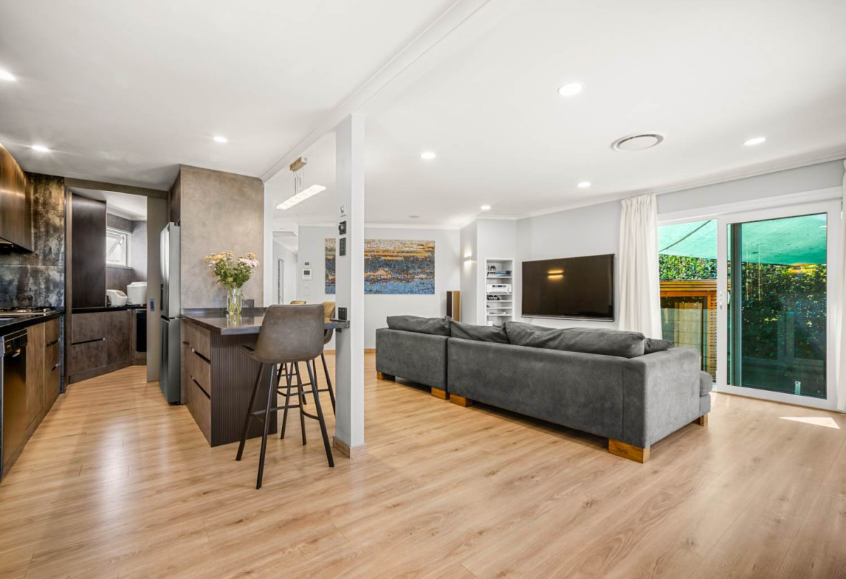 209m2 Renovated 4 beds 2 baths house with carport, upstairs 3 beds 1 bath kitchen living with central heating, Downstairs 1 bed 1 bath kitchenette a heat pump and its own slider entrance, 128A Kohimarama Road, Kohimarama, Auckland