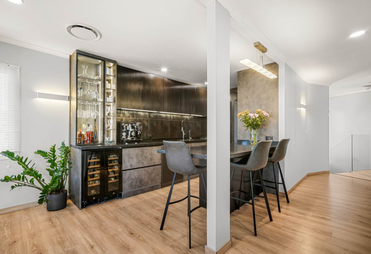 209m2 Renovated 4 beds 2 baths house with carport, upstairs 3 beds 1 bath kitchen living with central heating, Downstairs 1 bed 1 bath kitchenette a heat pump and its own slider entrance, 128A Kohimarama Road, Kohimarama, Auckland