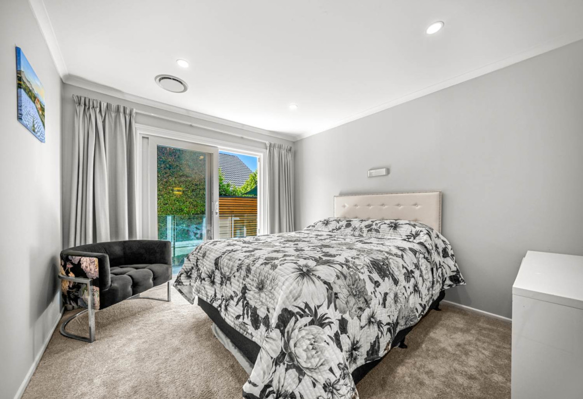 209m2 Renovated 4 beds 2 baths house with carport, upstairs 3 beds 1 bath kitchen living with central heating, Downstairs 1 bed 1 bath kitchenette a heat pump and its own slider entrance, 128A Kohimarama Road, Kohimarama, Auckland