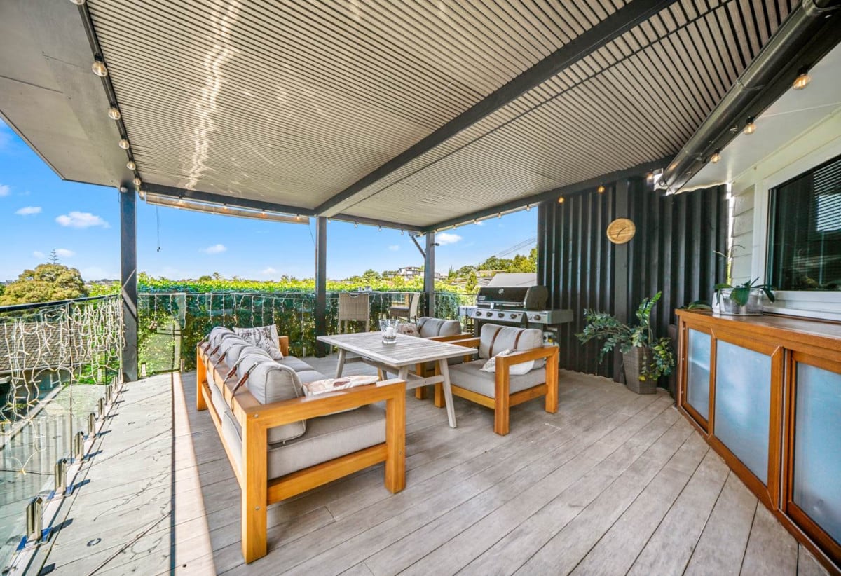 209m2 Renovated 4 beds 2 baths house with carport, upstairs 3 beds 1 bath kitchen living with central heating, Downstairs 1 bed 1 bath kitchenette a heat pump and its own slider entrance, 128A Kohimarama Road, Kohimarama, Auckland