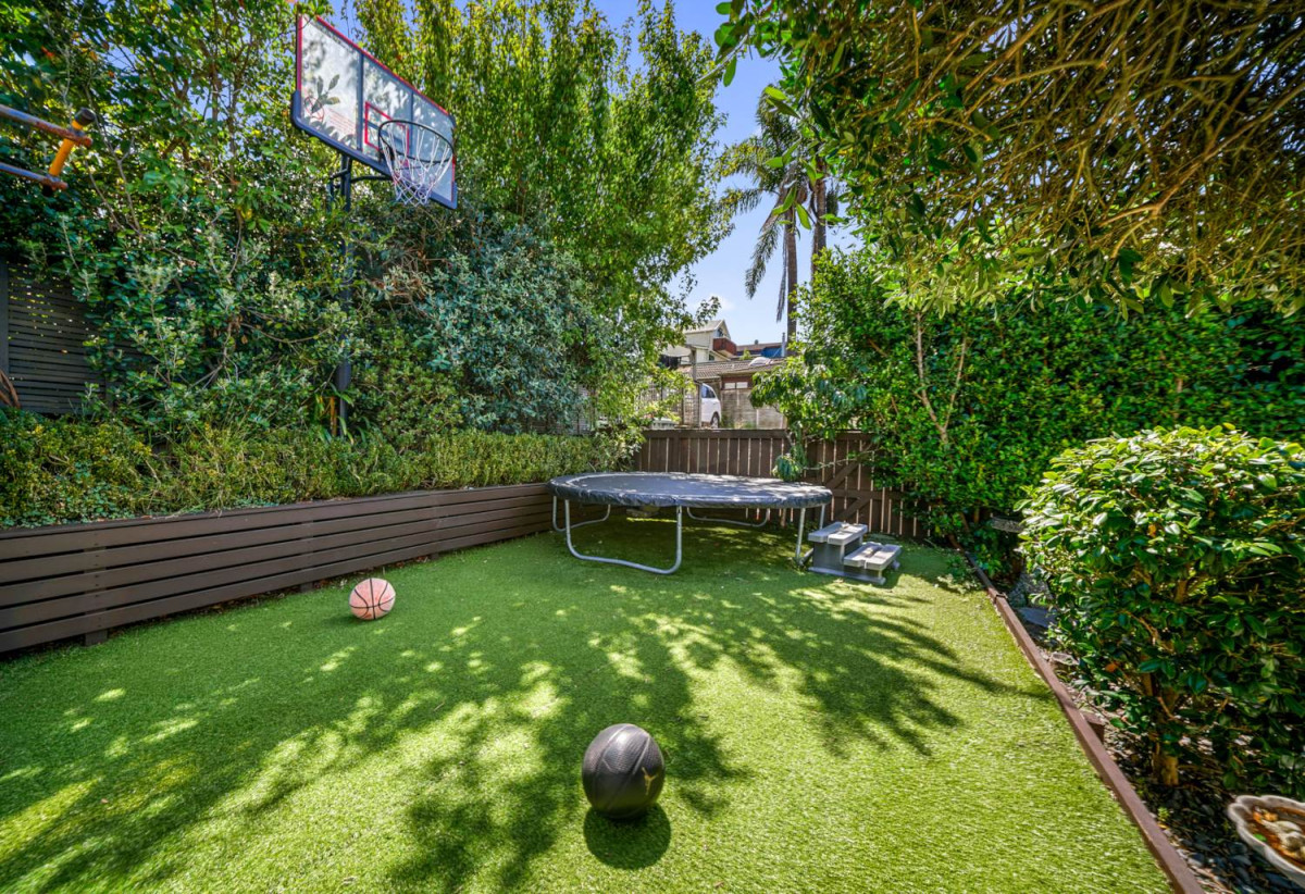 209m2 Renovated 4 beds 2 baths house with carport, upstairs 3 beds 1 bath kitchen living with central heating, Downstairs 1 bed 1 bath kitchenette a heat pump and its own slider entrance, 128A Kohimarama Road, Kohimarama, Auckland