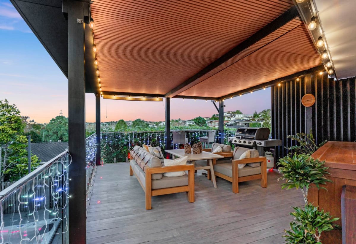 209m2 Renovated 4 beds 2 baths house with carport, upstairs 3 beds 1 bath kitchen living with central heating, Downstairs 1 bed 1 bath kitchenette a heat pump and its own slider entrance, 128A Kohimarama Road, Kohimarama, Auckland