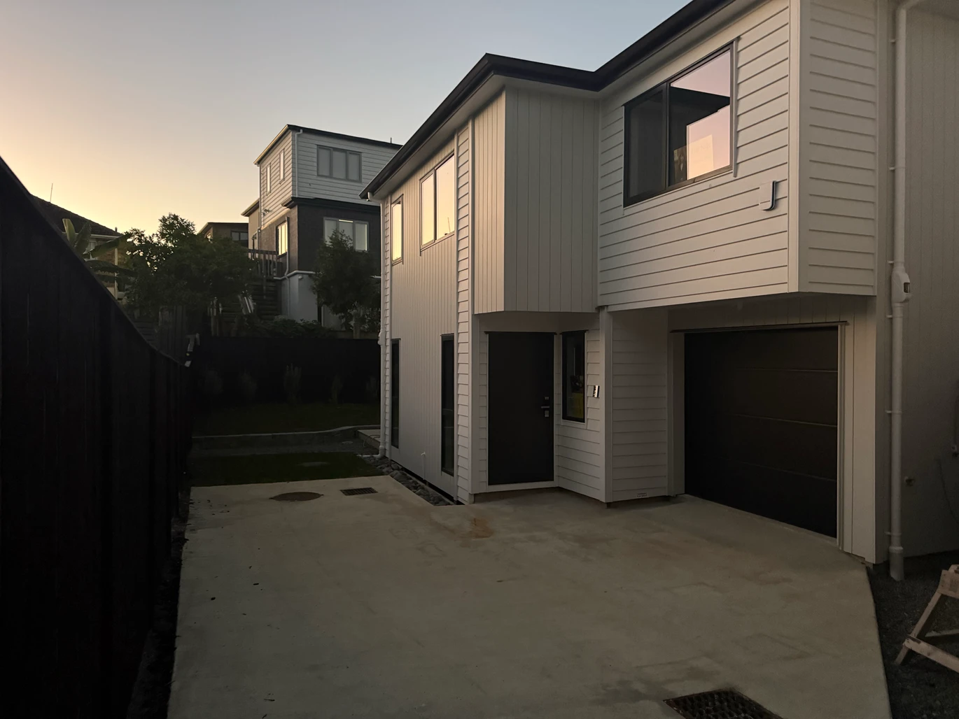 152m2 Brandnew standalone 4 beds (2 ensuites) 3.5 baths home with garage, 1 ensuite ground floor, approximately 1.2km from Blockhouse Bay Village, move-in ready. Agents: bring your buyers! Conjunctionals welcome, 18D Geneva Place Blockhouse Bay, Auckland