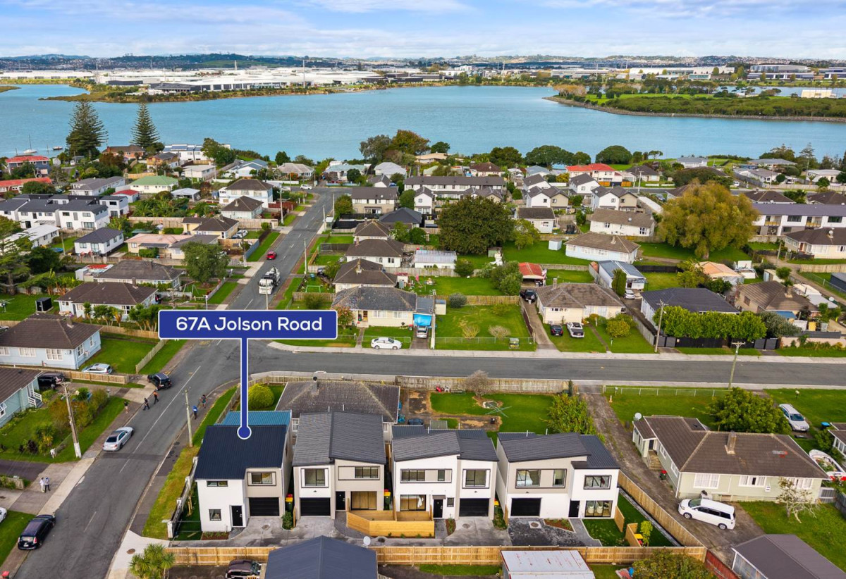 Brandnew standalone 4 beds + study room 2.5 baths home with garage, Located just a short, two-minute stroll from Flat Rock Reserve, the local Fishing Wharf, and the prestigious Auckland Rowing Club, 67A Jolson Road, Mt Wellington, Auckland