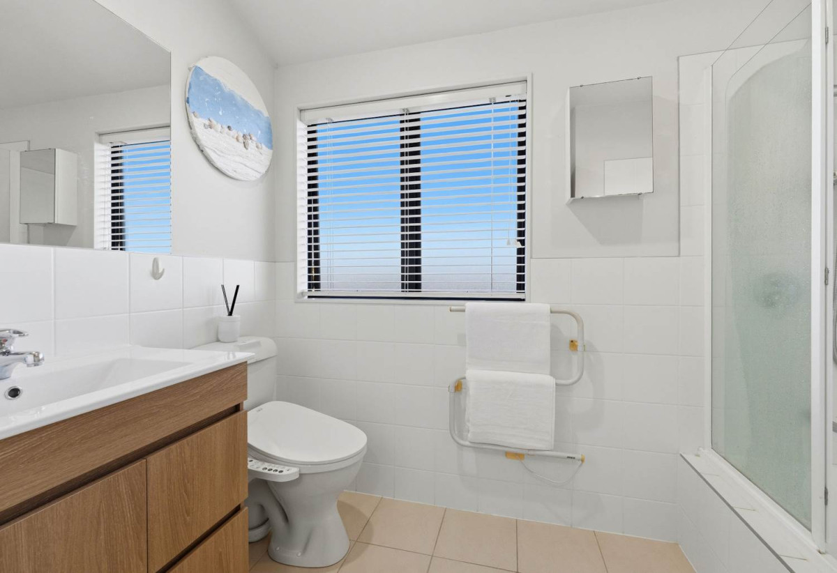 Rangi Zone & Newly Renovated, 3 beds 2.5 baths home with double garage, 40/22 Northcross Drive, Albany, Auckland