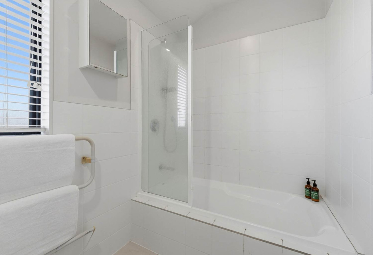 Rangi Zone & Newly Renovated, 3 beds 2.5 baths home with double garage, 40/22 Northcross Drive, Albany, Auckland
