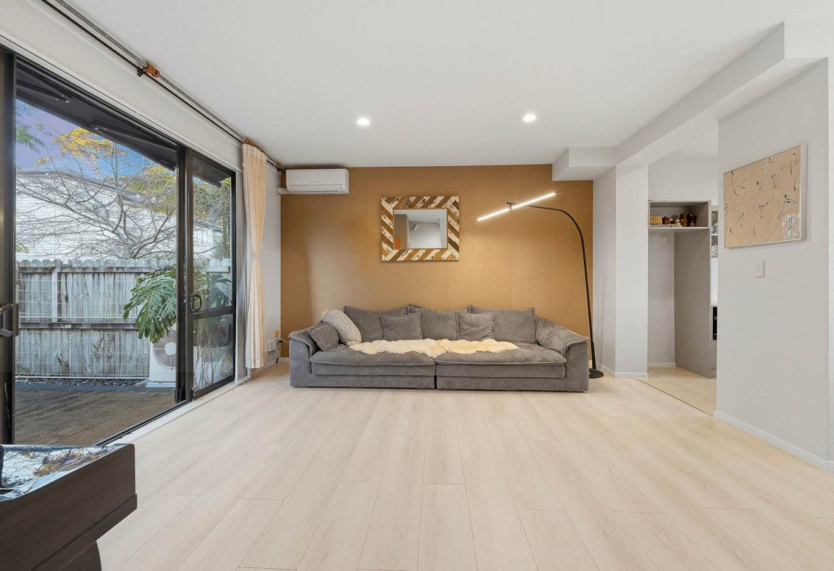 Rangi Zone & Newly Renovated, 3 beds 2.5 baths home with double garage, 40/22 Northcross Drive, Albany, Auckland