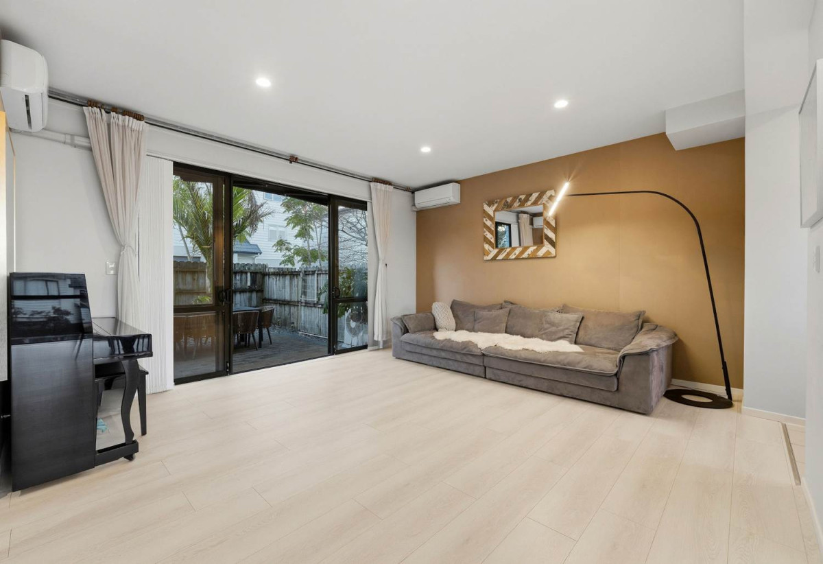 Rangi Zone & Newly Renovated, 3 beds 2.5 baths home with double garage, 40/22 Northcross Drive, Albany, Auckland