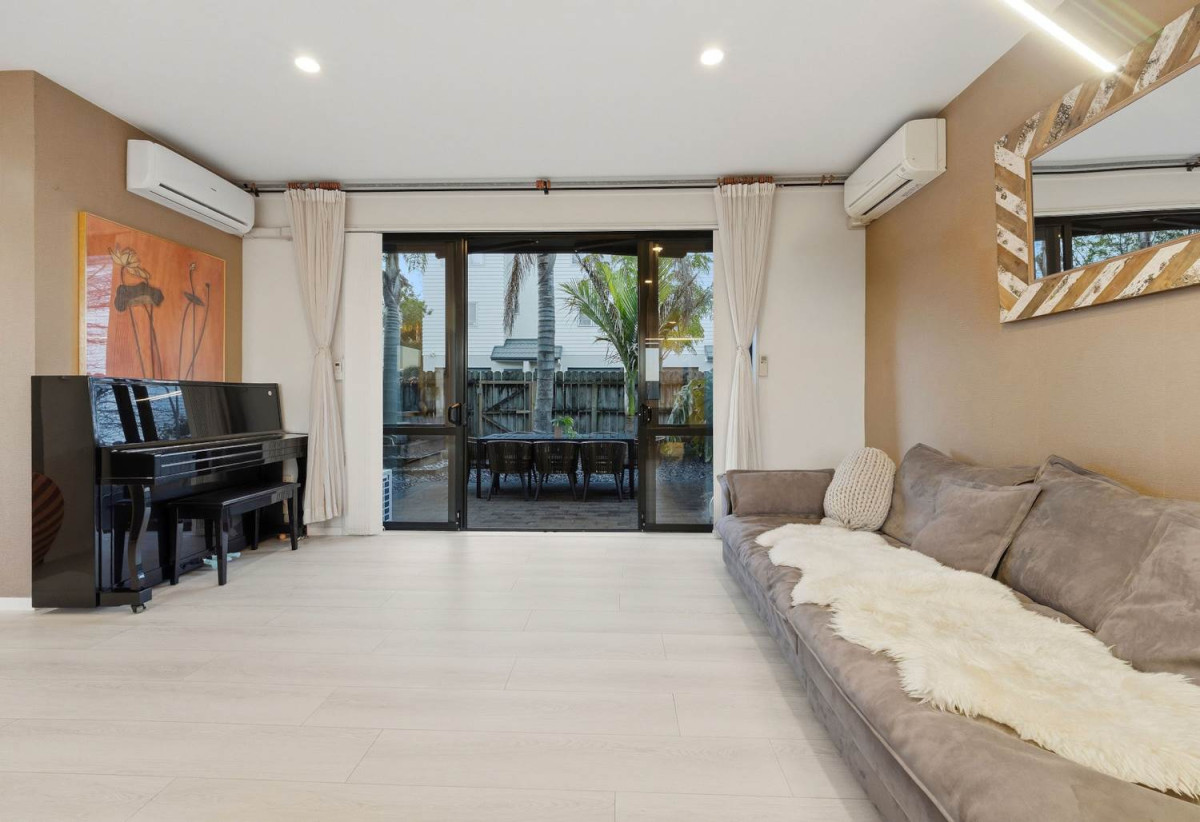 Rangi Zone & Newly Renovated, 3 beds 2.5 baths home with double garage, 40/22 Northcross Drive, Albany, Auckland