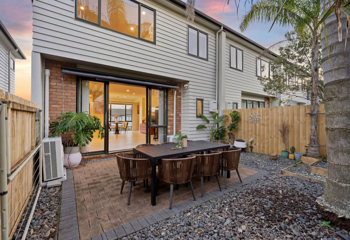 Rangi Zone & Newly Renovated, 3 beds 2.5 baths home with double garage, 40/22 Northcross Drive, Albany, Auckland