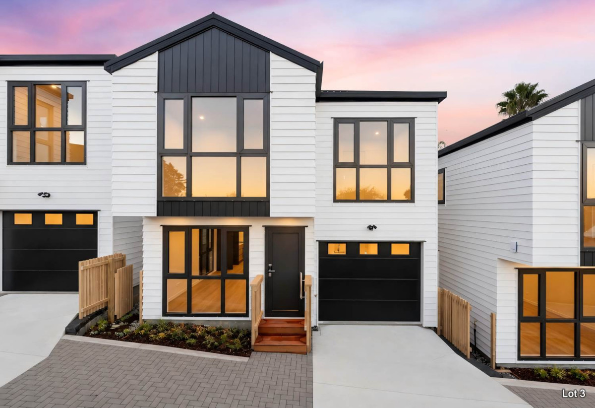 Brandnew standalone 3 beds 2.5 baths home with garage, 0.8 km to Target Road School, Lot 2/6 Thalia Place, Totara Vale, Auckland