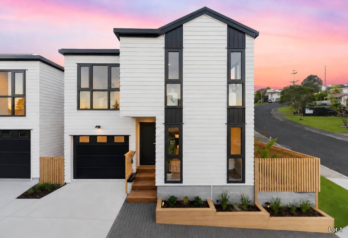 Brandnew standalone 3 beds 2.5 baths home with garage, 0.8 km to Target Road School, Lot 1/6 Thalia Place, Totara Vale, Auckland