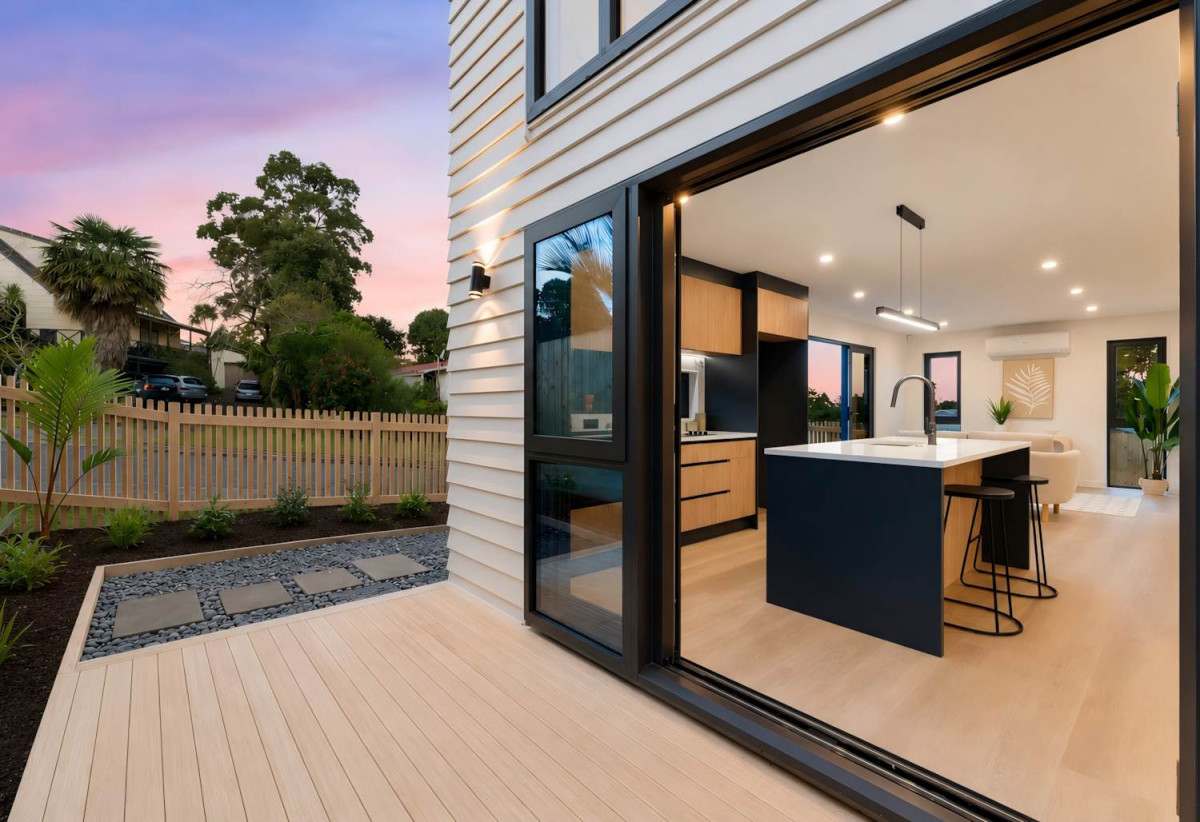 Brandnew standalone 3 beds 2.5 baths home with garage, 0.8 km to Target Road School, Lot 1/6 Thalia Place, Totara Vale, Auckland