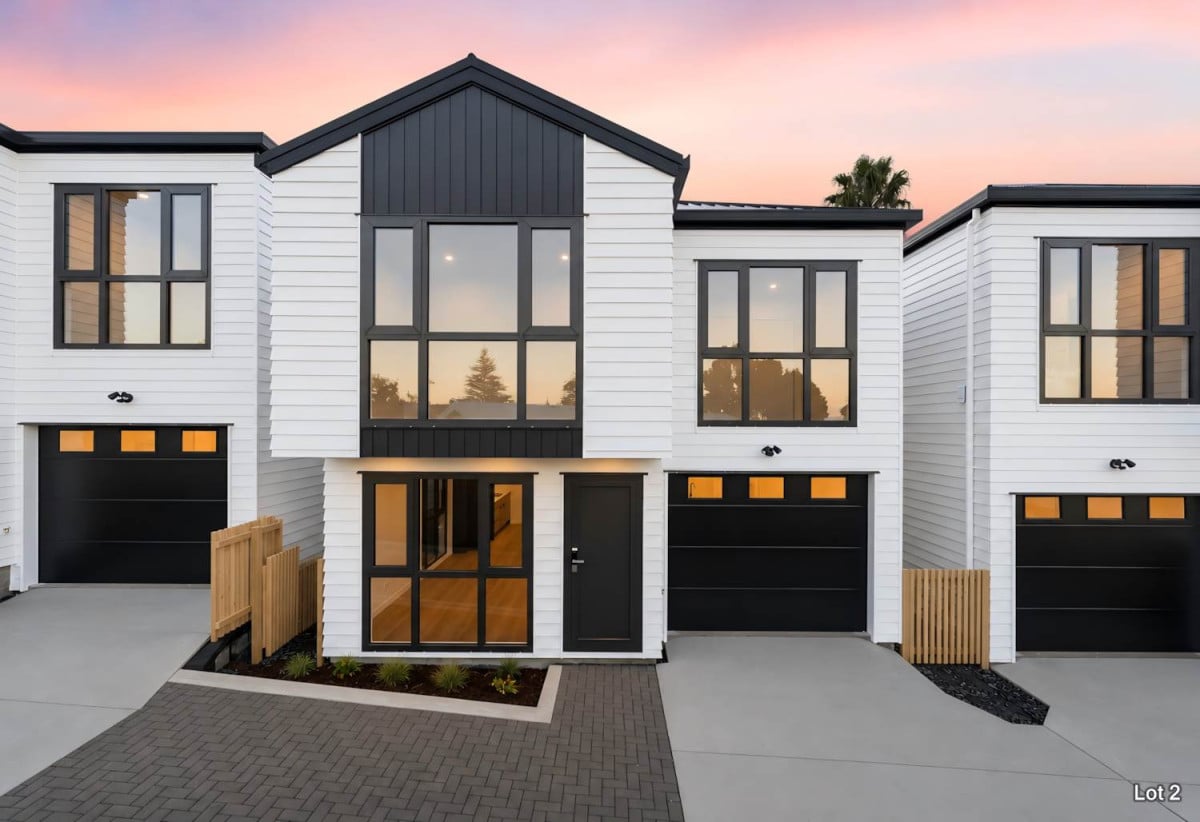 Brandnew standalone 3 beds 2.5 baths home with garage, 0.8 km to Target Road School, Lot 2/6 Thalia Place, Totara Vale, Auckland