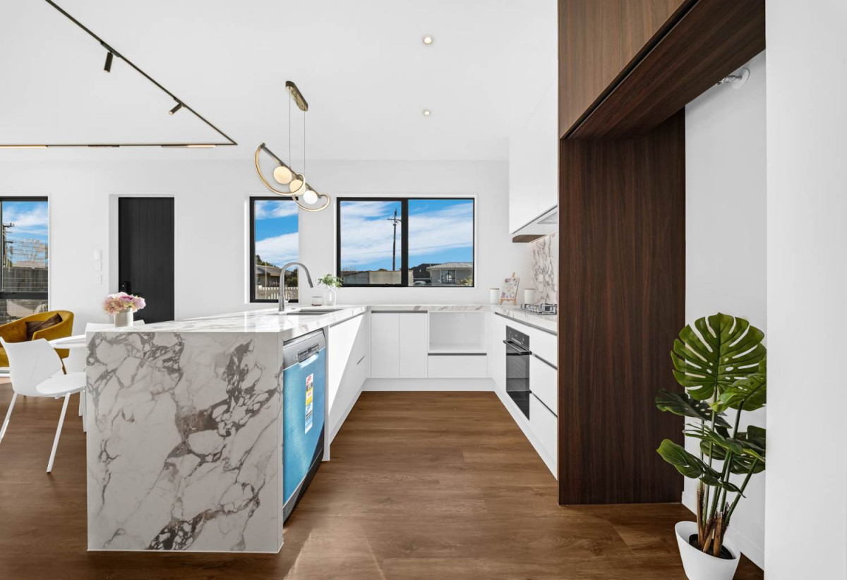 Brandnew 4 beds 3 baths home with garage, 0.4 km to Papatoetoe Central School, 5/39 Central Avenue, Papatoetoe, Auckland