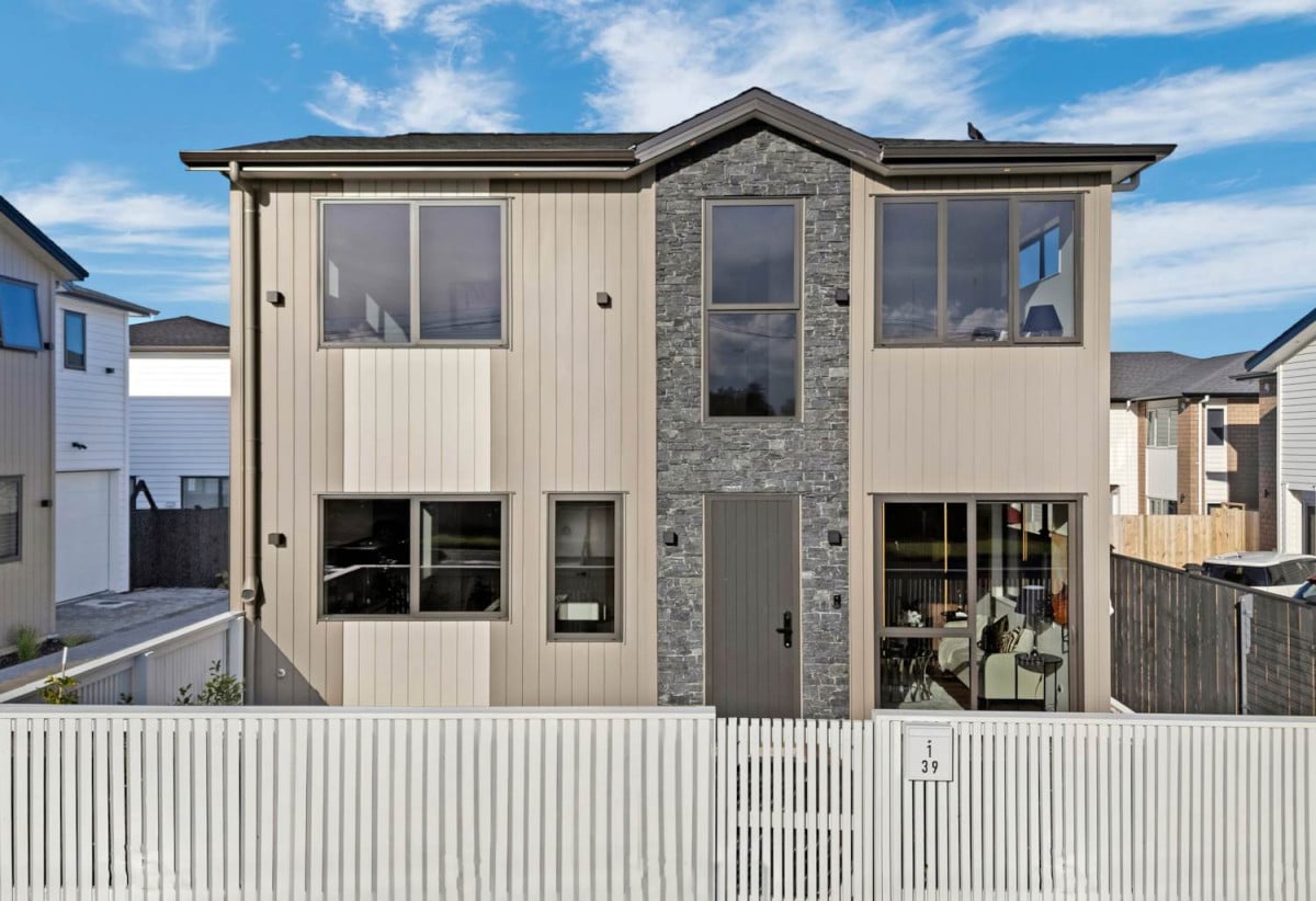 Brandnew 4 beds 3 baths home with garage, 0.4 km to Papatoetoe Central School, 5/39 Central Avenue, Papatoetoe, Auckland