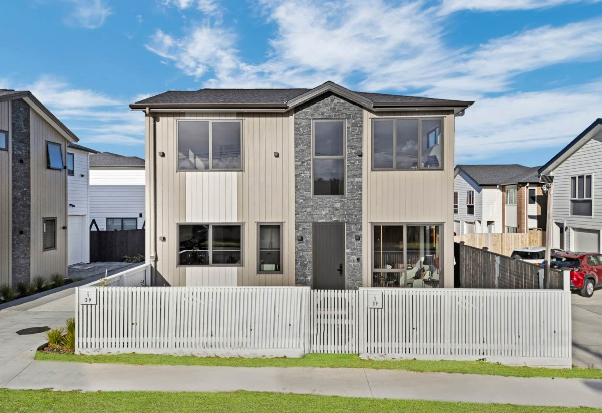 Brandnew 4 beds 3 baths home with garage, 0.4 km to Papatoetoe Central School, 5/39 Central Avenue, Papatoetoe, Auckland