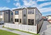 Brandnew 4 beds 3 baths home with garage, 0.4 km to Papatoetoe Central School, 5/39 Central Avenue, Papatoetoe, Auckland