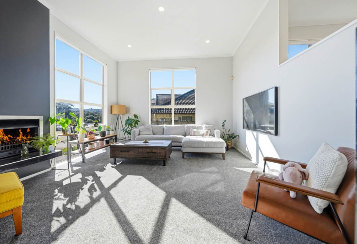 517m2 section, Brick and tile 5 beds 2 baths house with double garage, 0.4 km to Ormiston Junior College, 61 Salford Crescent, Flat Bush, Auckland