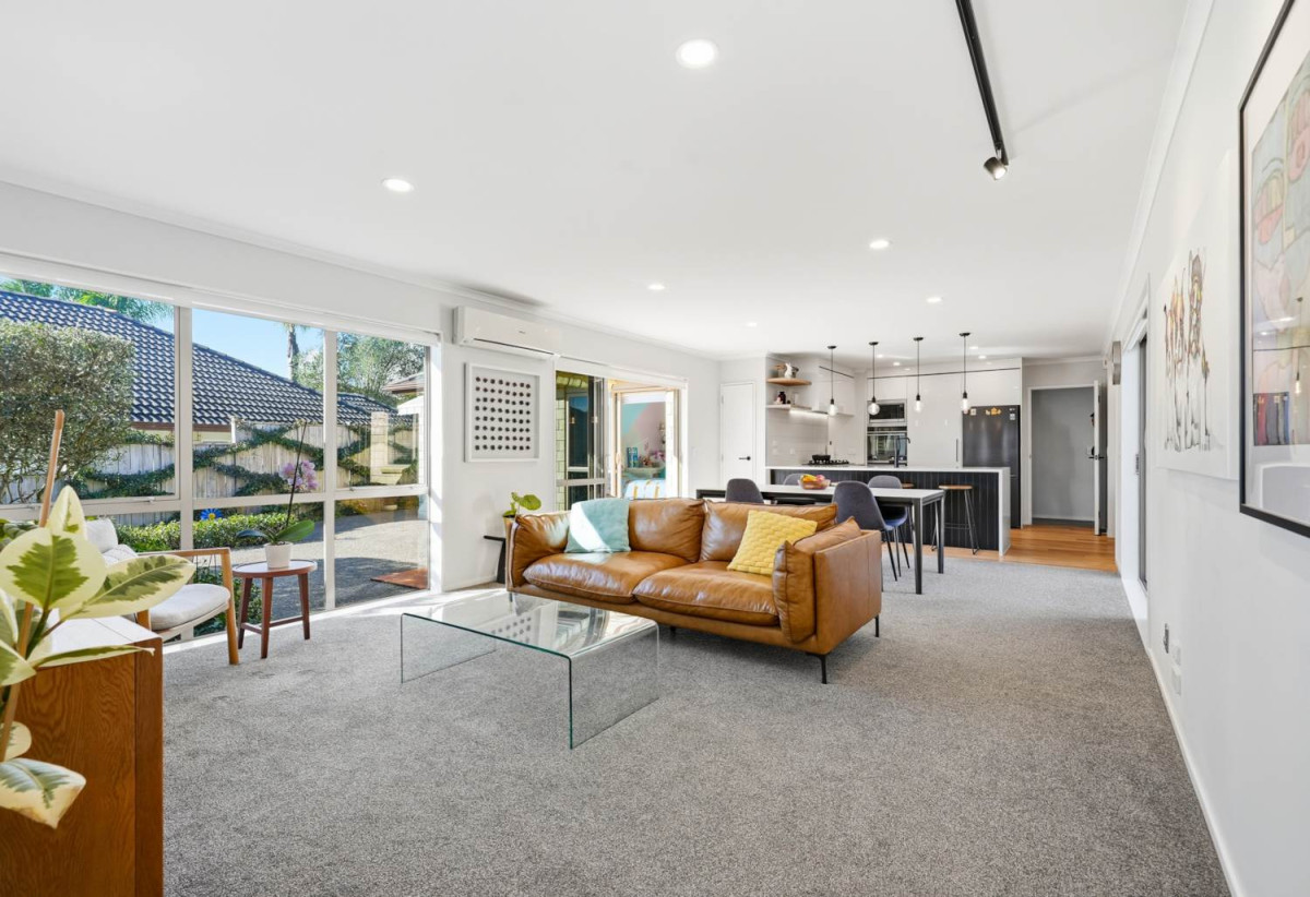 517m2 section, Brick and tile 5 beds 2 baths house with double garage, 0.4 km to Ormiston Junior College, 61 Salford Crescent, Flat Bush, Auckland