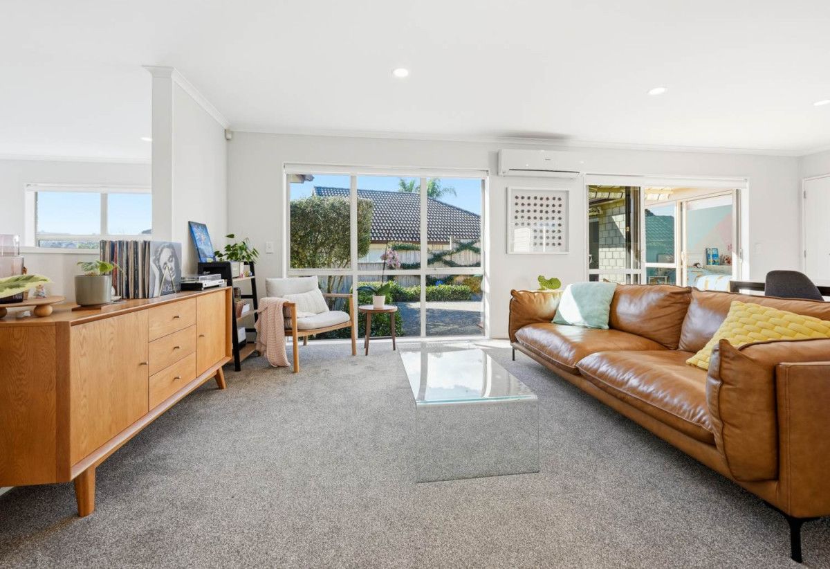 517m2 section, Brick and tile 5 beds 2 baths house with double garage, 0.4 km to Ormiston Junior College, 61 Salford Crescent, Flat Bush, Auckland
