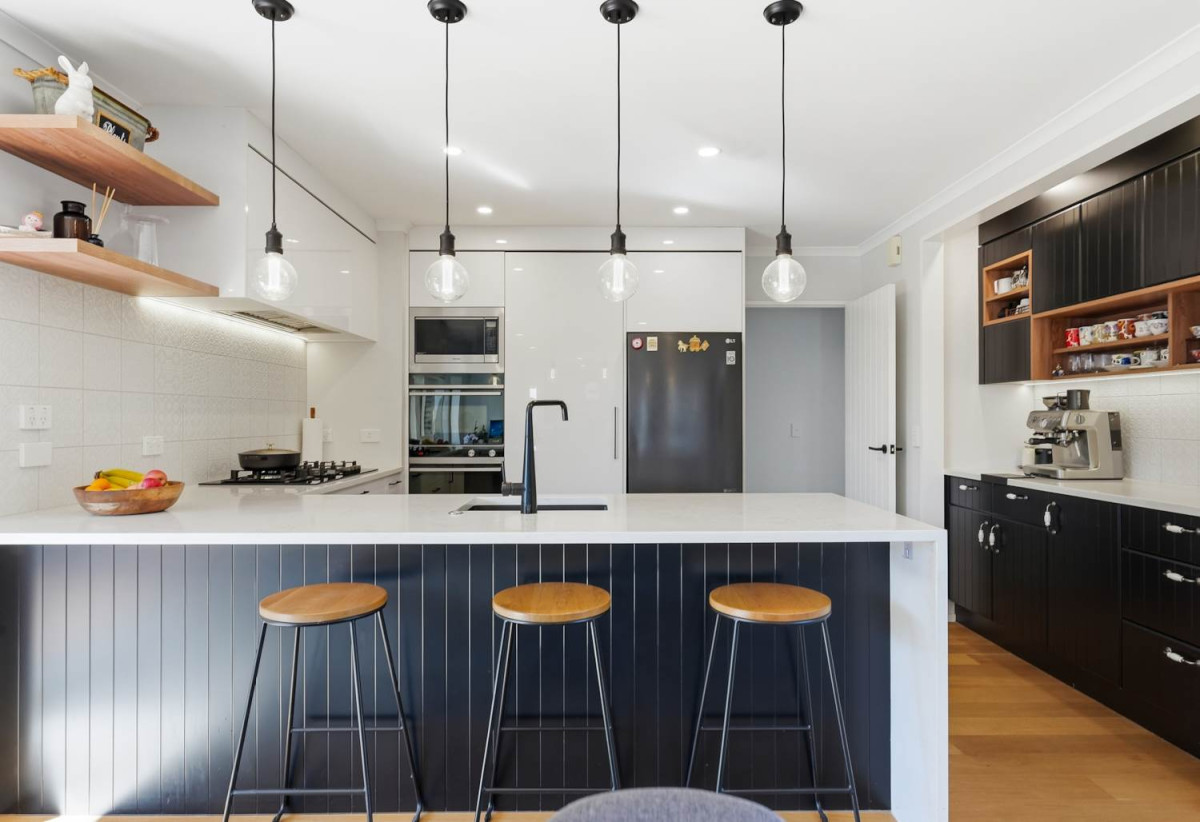 517m2 section, Brick and tile 5 beds 2 baths house with double garage, 0.4 km to Ormiston Junior College, 61 Salford Crescent, Flat Bush, Auckland