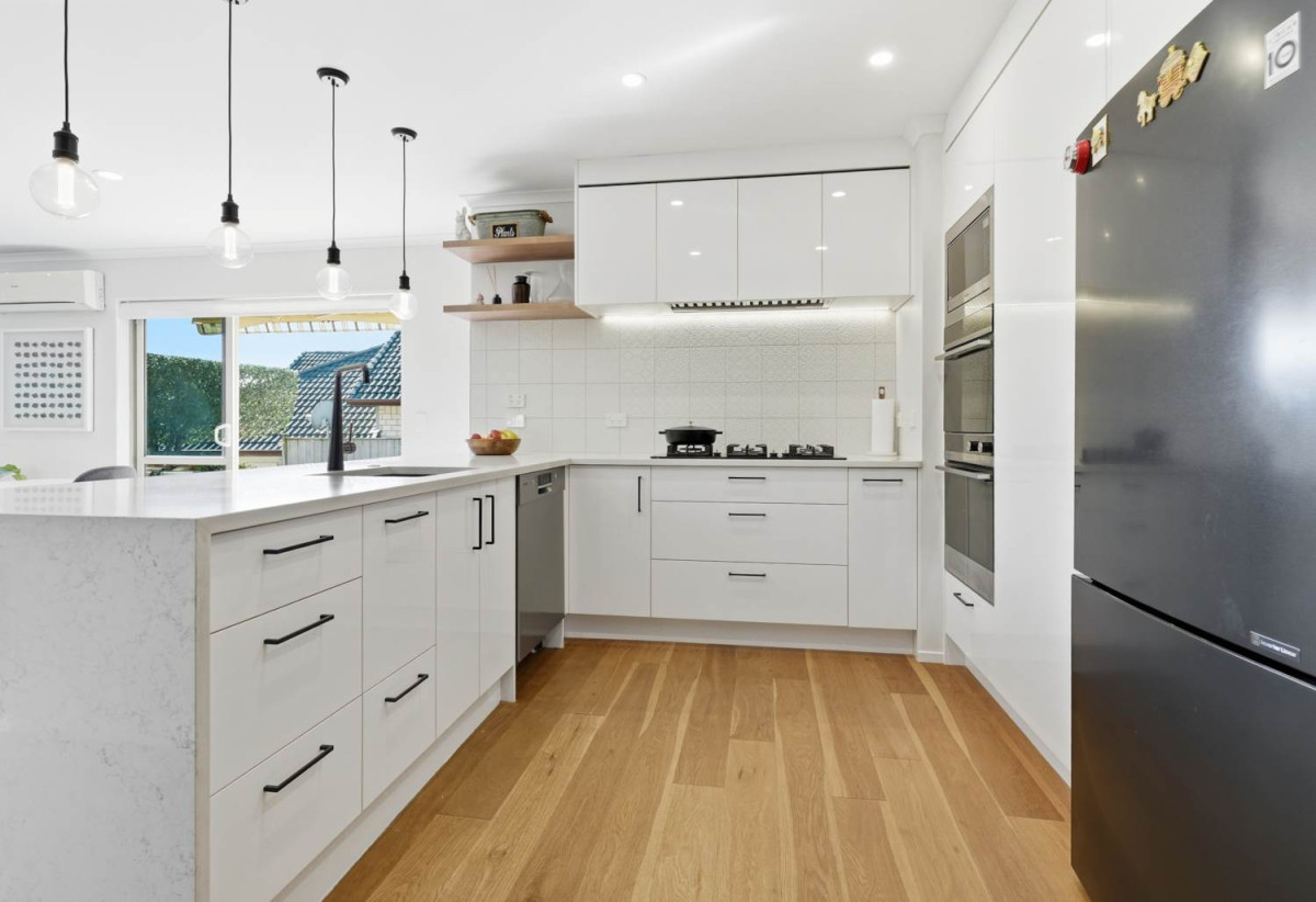 517m2 section, Brick and tile 5 beds 2 baths house with double garage, 0.4 km to Ormiston Junior College, 61 Salford Crescent, Flat Bush, Auckland