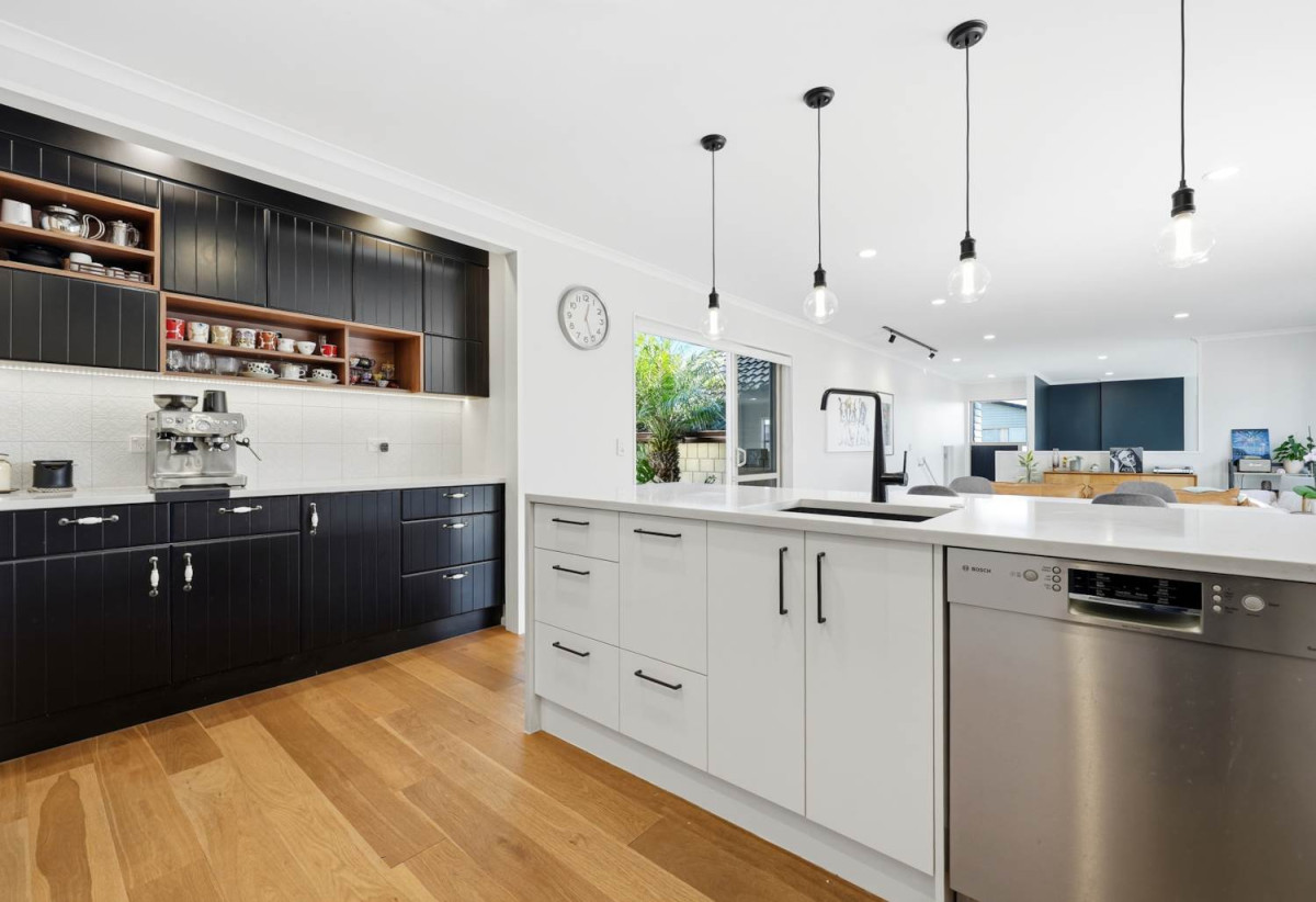 517m2 section, Brick and tile 5 beds 2 baths house with double garage, 0.4 km to Ormiston Junior College, 61 Salford Crescent, Flat Bush, Auckland