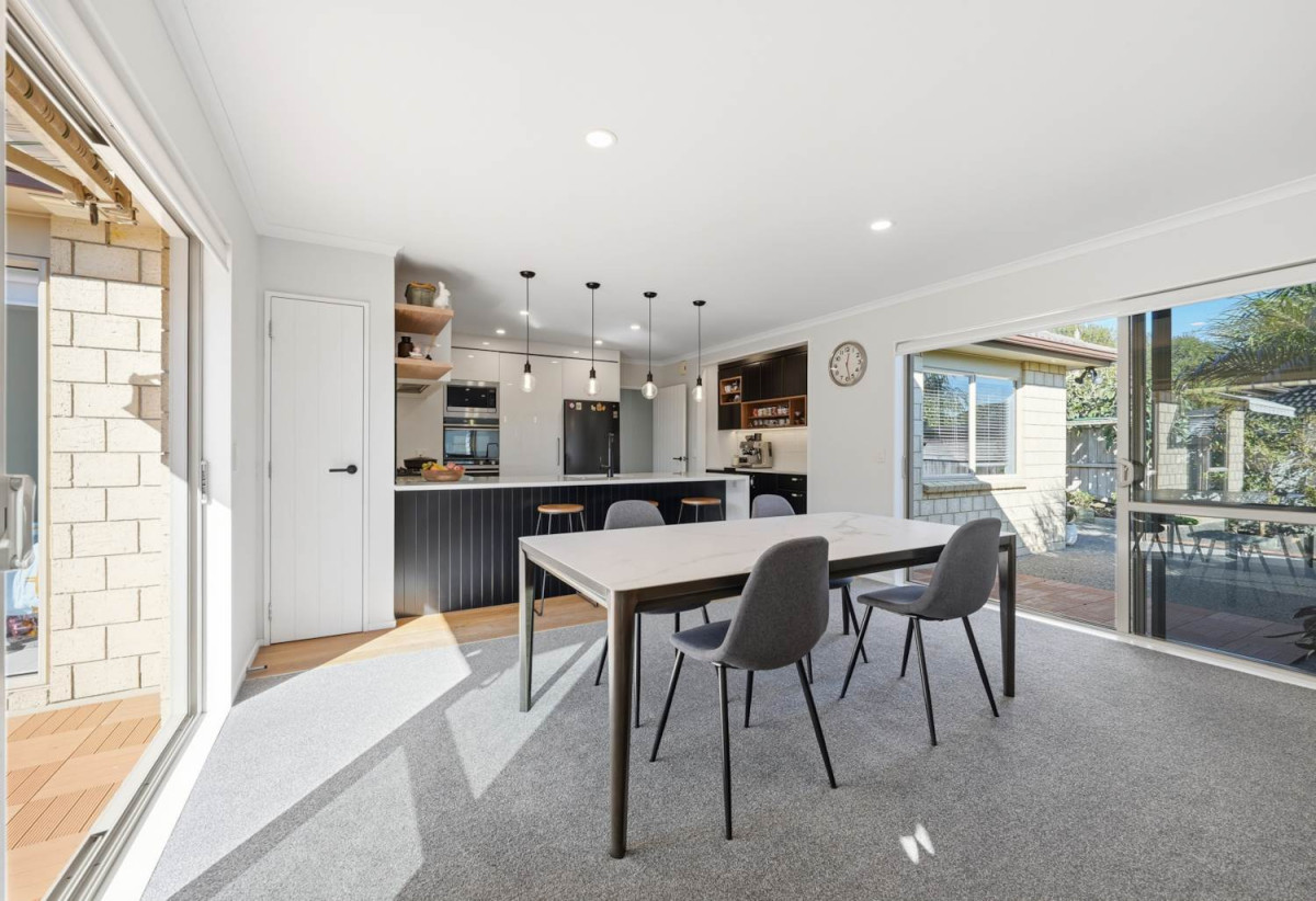 517m2 section, Brick and tile 5 beds 2 baths house with double garage, 0.4 km to Ormiston Junior College, 61 Salford Crescent, Flat Bush, Auckland