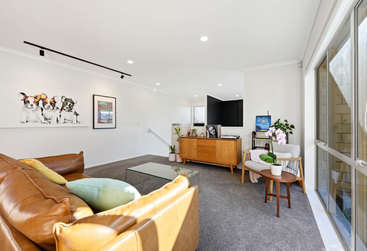 517m2 section, Brick and tile 5 beds 2 baths house with double garage, 0.4 km to Ormiston Junior College, 61 Salford Crescent, Flat Bush, Auckland