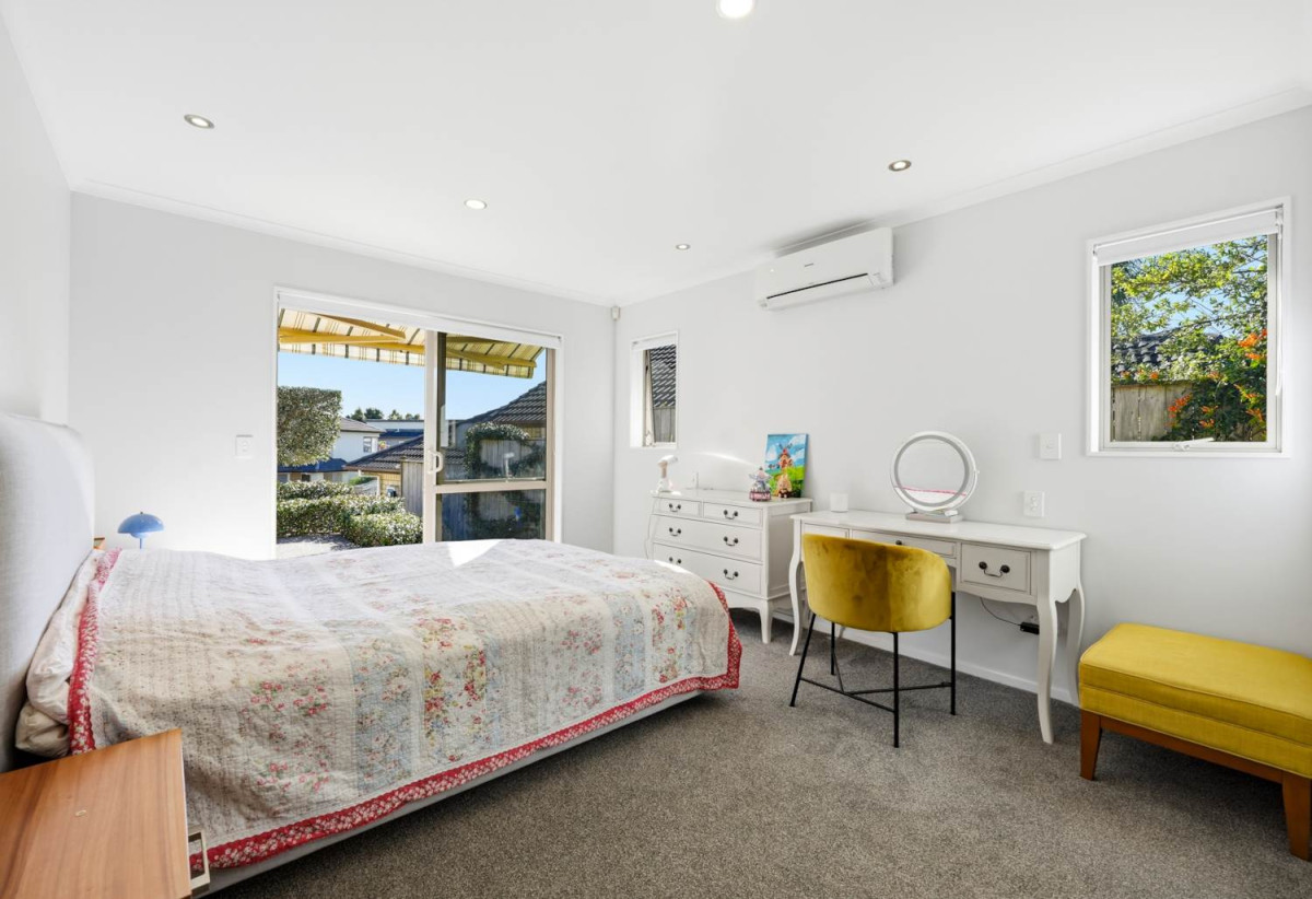 517m2 section, Brick and tile 5 beds 2 baths house with double garage, 0.4 km to Ormiston Junior College, 61 Salford Crescent, Flat Bush, Auckland