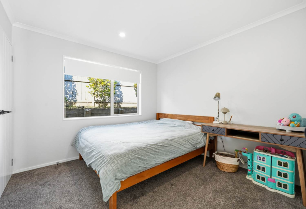 517m2 section, Brick and tile 5 beds 2 baths house with double garage, 0.4 km to Ormiston Junior College, 61 Salford Crescent, Flat Bush, Auckland