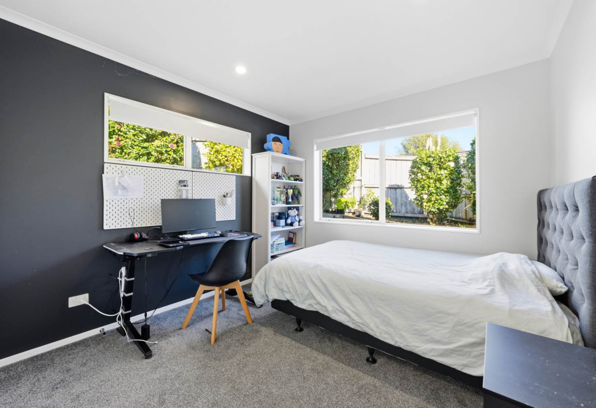 517m2 section, Brick and tile 5 beds 2 baths house with double garage, 0.4 km to Ormiston Junior College, 61 Salford Crescent, Flat Bush, Auckland